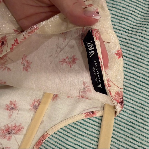 Zara Cream and Red Floral Blouse - Picture 4 of 6